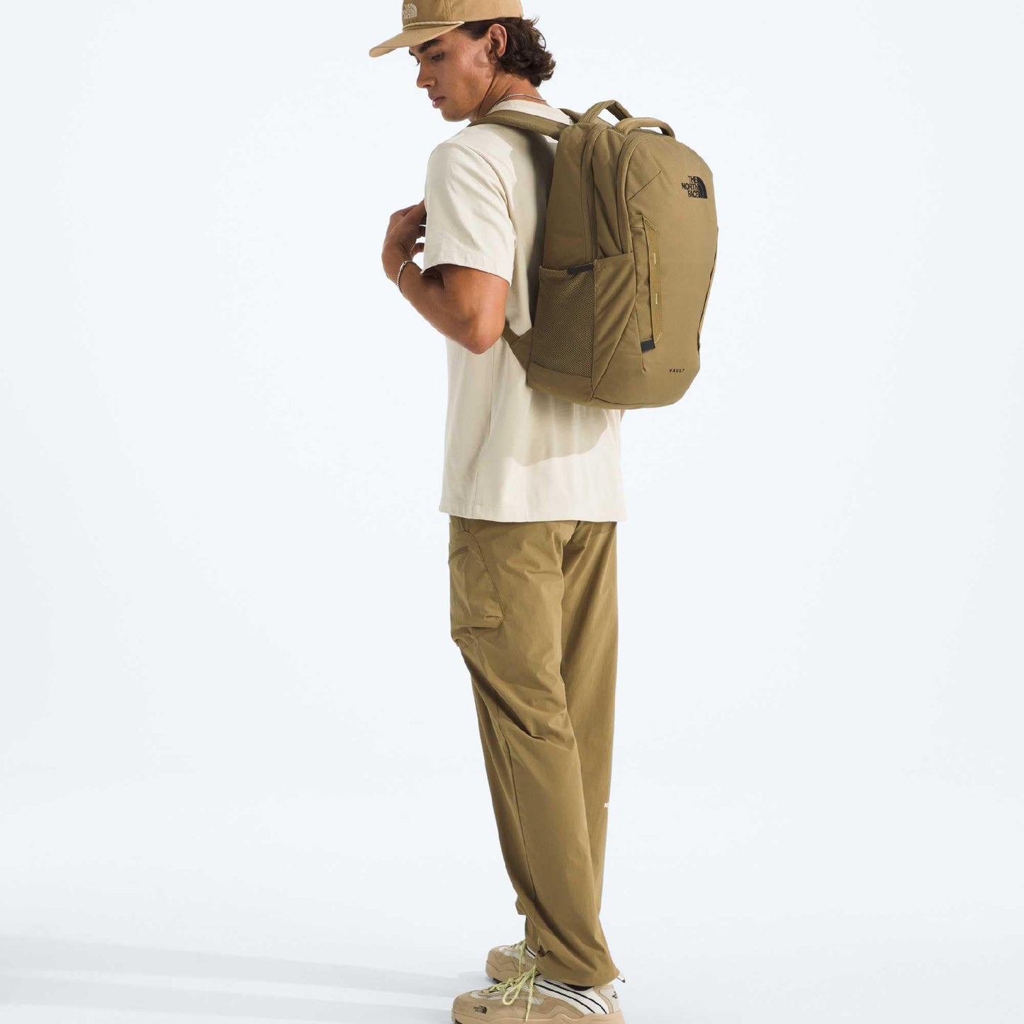 THE NORTH FACE Vault Everyday Laptop Backpack - Commuter Travel Bag, Water-Repellent Finish, Spacious Compartment, Cedar, One Size
