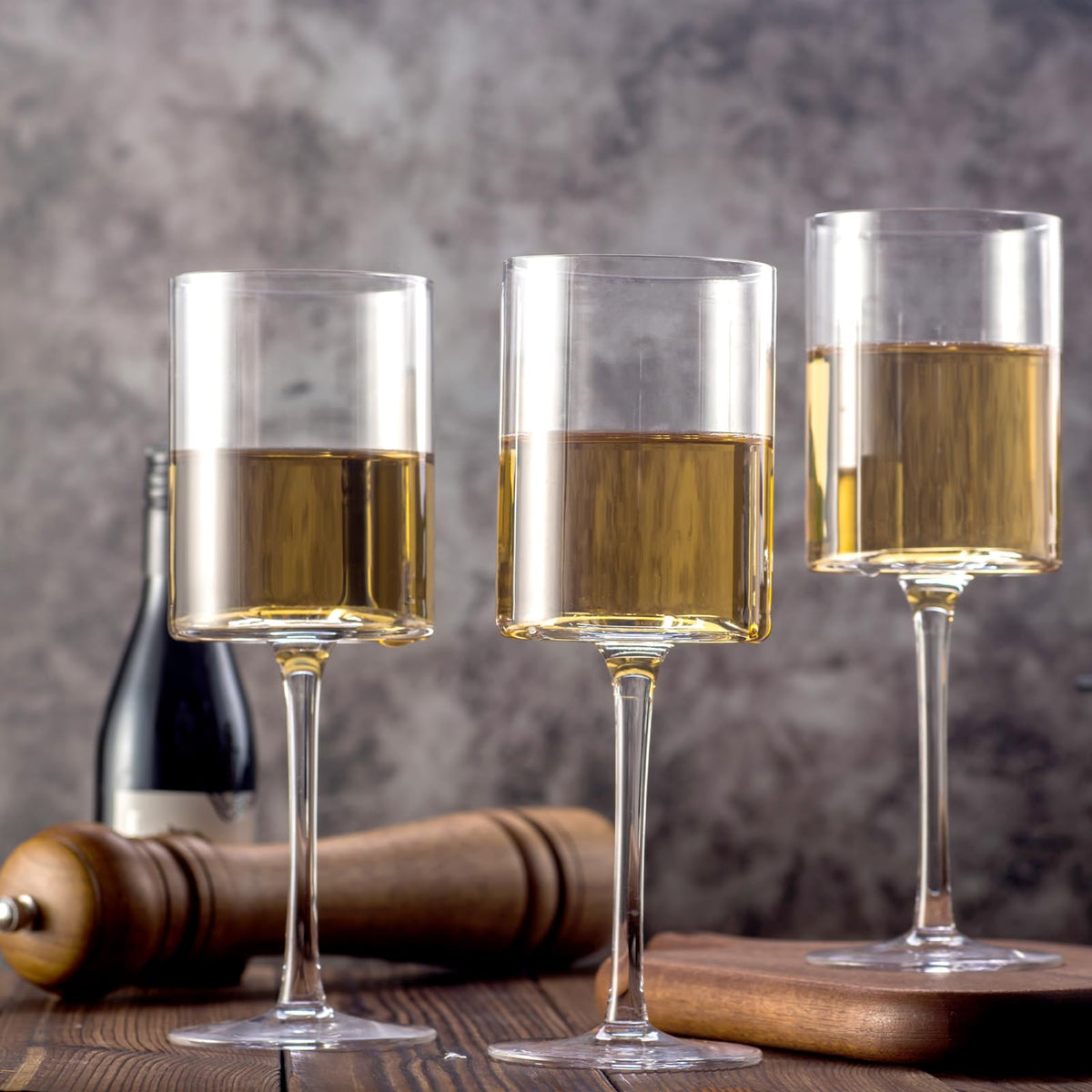 BACLIFE Wine Glasses Set of 4 - Hand Blown Wine Glass 15oz in Gift Packaging - Large White Wine Glass on Long Stem - Unique Modern Shape - for Wedding, Anniversary, Christmas 🍁 All In One Marketplace Canada