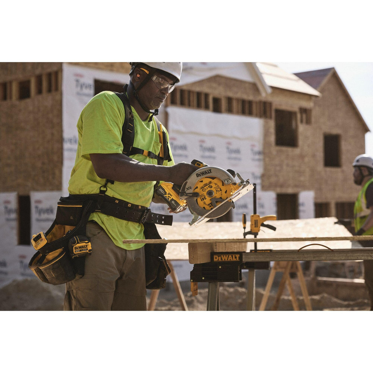 DEWALT 20V MAX XR Brushless Cordless 7-1/4 in. Circular Saw (Tool Only) (DCS590B)