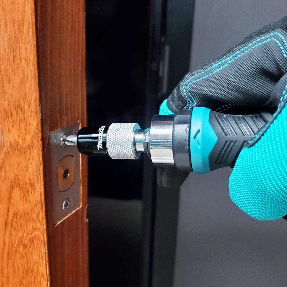 Makita 8-Piece Multi-Bit Ratcheting Screwdriver Set with 3-Position Ratchet, Ergonomic Rubber Grip, in-Handle Bit Storage, 1/4" Hex Quick-Release Chuck