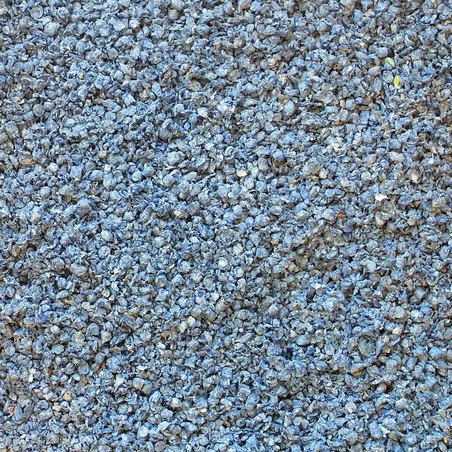 Living World Fresh 'N Comfy Bedding for Small Pets, 50L, Blue, Made from Recycled Newspaper, 99% Dust-Free - Available at All In One Marketplace Canada