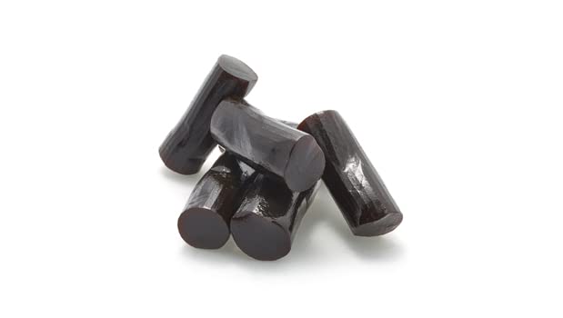Yupik Finnish Soft Black Licorice Bites, 1 kg, Soft & Chewy Candy, Original Sweet Licorice Flavor, Fun Treat, Delicious Snack, Halloween Treats, Ideal for Gifting & Holidays