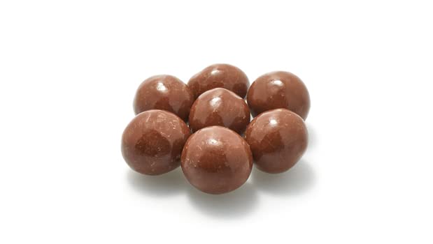 Yupik Milk Chocolate Caramels - 1 kg Bulk Candy with Chewy Centers