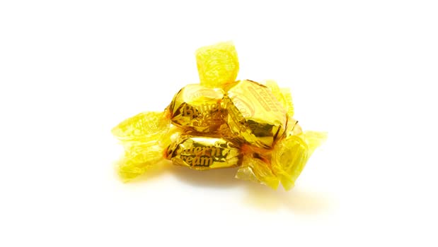 Yupik Butter'n Cream Candies, 1 kg, Individually Wrapped, Hard Candy, Rich & Creamy Butter Toffees, Sweet Flavor, Delicious Snacks, Ideal for Gifting, Halloween & Holidays
