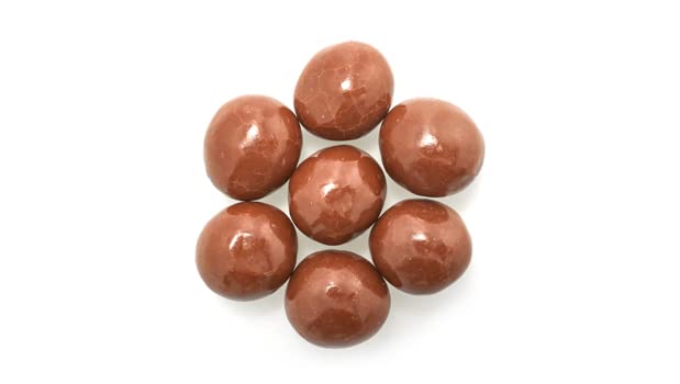 Yupik Milk Chocolate Caramels - 1 kg Bulk Candy with Chewy Centers