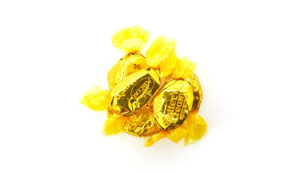Yupik Butter'n Cream Candies, 1 kg, Individually Wrapped, Hard Candy, Rich & Creamy Butter Toffees, Sweet Flavor, Delicious Snacks, Ideal for Gifting, Halloween & Holidays