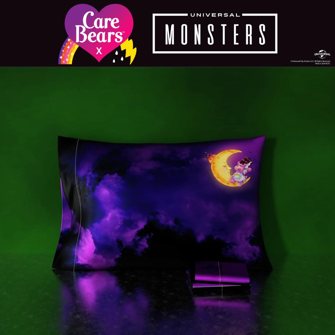 Care Bears x Universal Monsters Housse de Coussin Réversible en Satin Soyeux 50x75 cm pour Cheveux et Peau, Halloween (Produit sous Licence Officielle) par Franco Collectibles