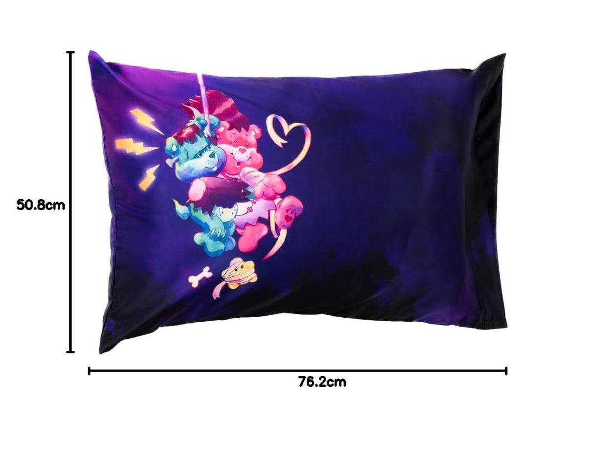 Care Bears x Universal Monsters Housse de Coussin Réversible en Satin Soyeux 50x75 cm pour Cheveux et Peau, Halloween (Produit sous Licence Officielle) par Franco Collectibles