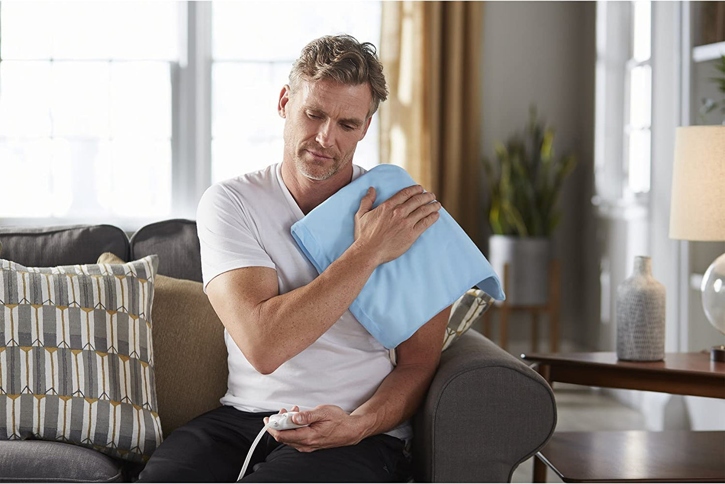 Sunbeam Heating Pad with Arthritis Controller - Neck & Shoulder Electric Heating Pad for Targeted Pain Relief, 3 Heat Settings, Machine Washable, 12 x 15 inch - Available at All In One Marketplace Canada