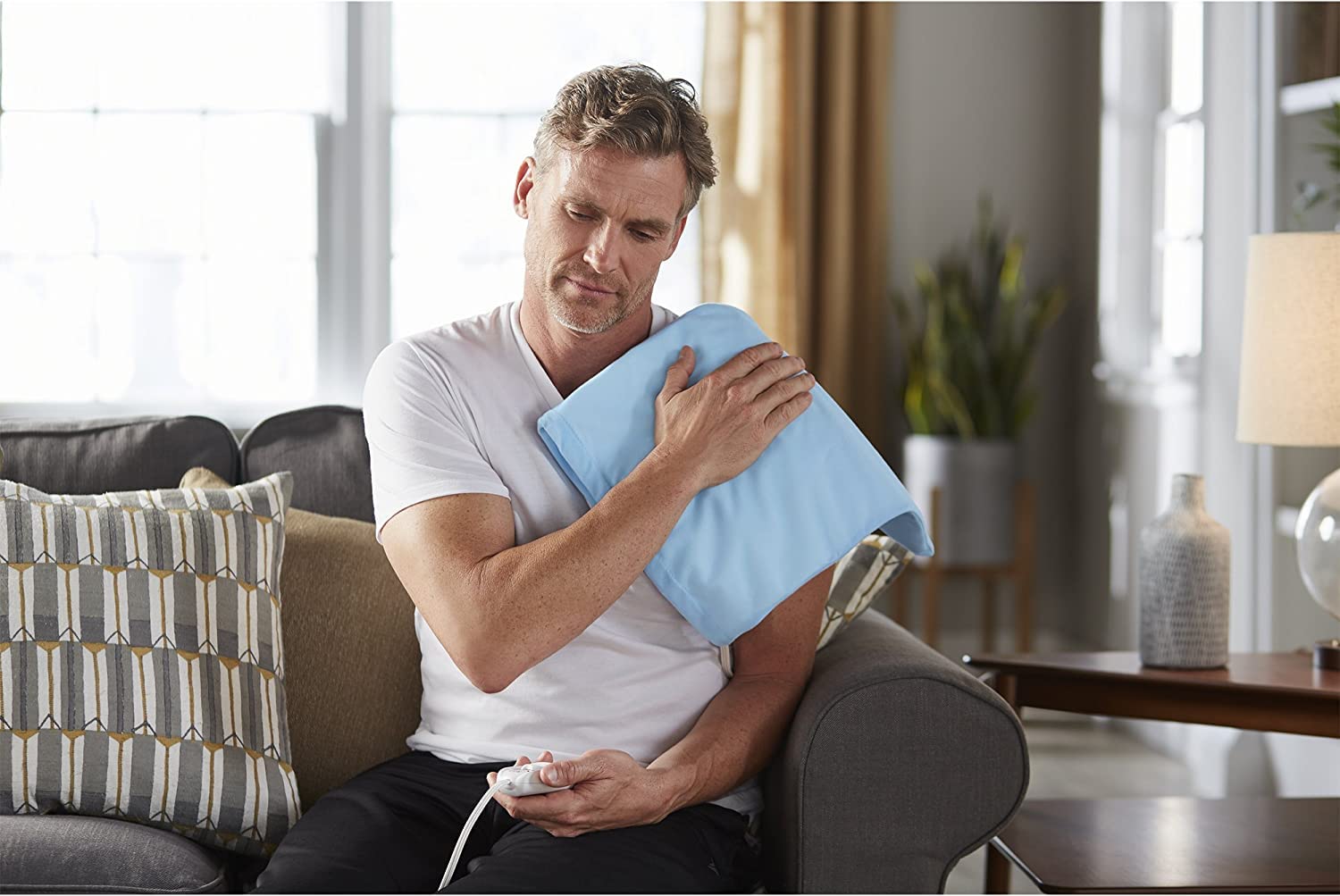 Sunbeam Heating Pad with Arthritis Controller - Neck & Shoulder Electric Heating Pad for Targeted Pain Relief, 3 Heat Settings, Machine Washable, 12 x 15 inch - Available at All In One Marketplace Canada