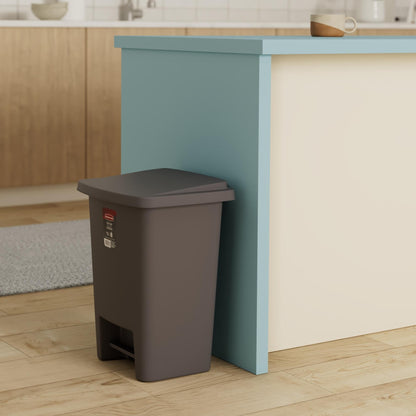 Rubbermaid 31.2L Step on Wastebasket (FG284187CYLND) 🍁 All In One Marketplace Canada