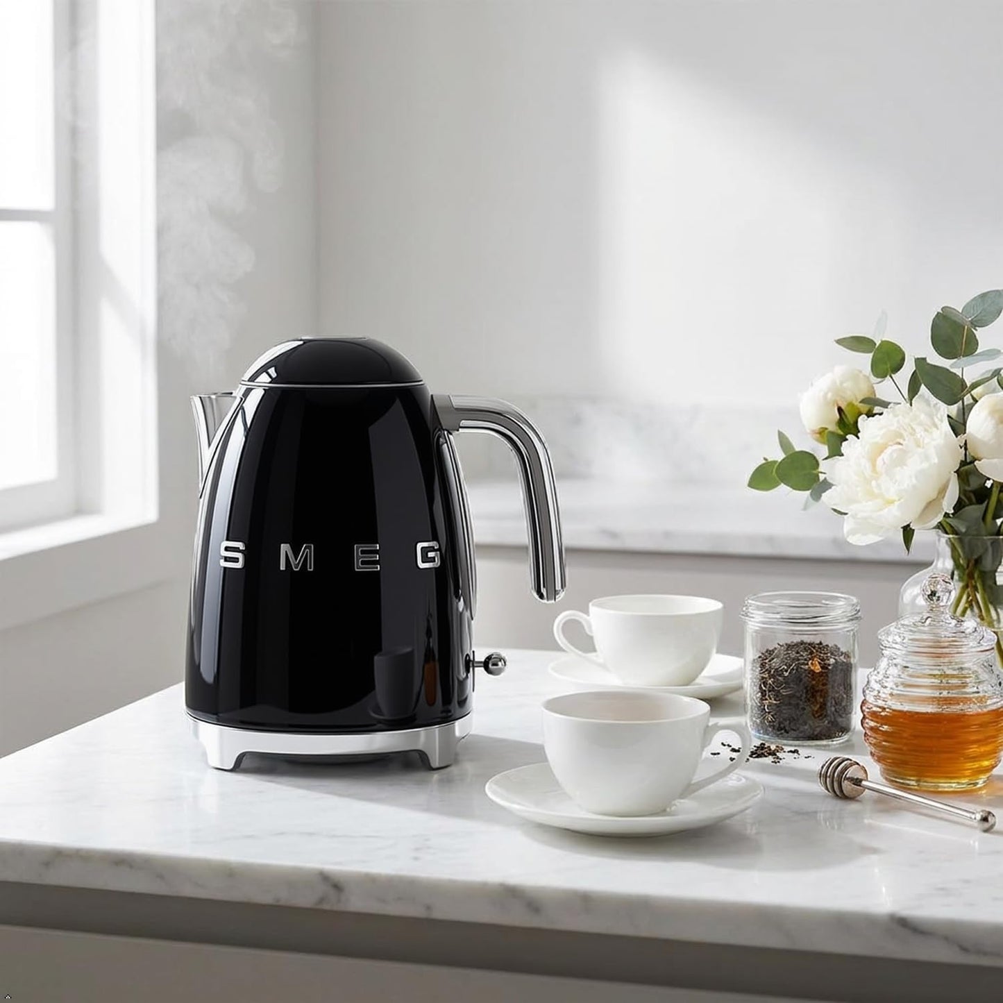 Smeg 50's Retro Style Kettle, 1.7L, 7 Cups, Automatic Shut Off, Black, KLF03BLUS Smeg
