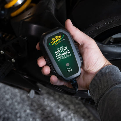 Battery Tender 021-0123 Battery Tender Junior 12V, 0.75A Battery Charger will charge and maintain your battery so that it is ready to go when you are! It's lightweight, fully automatic and easy to use Battery Tender