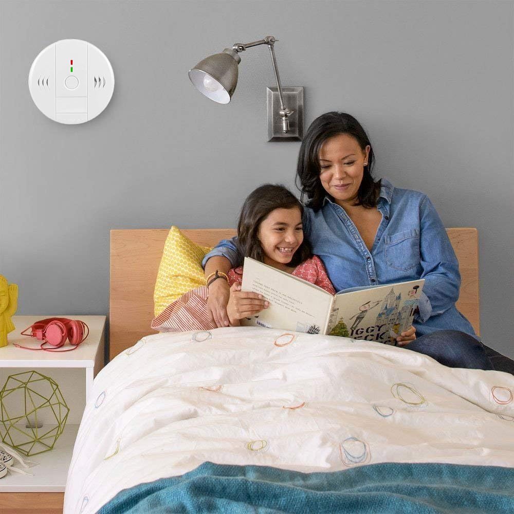 Combination Smoke and Carbon Monoxide Detector Alarm, Beeps Warning Smoke Co Alarm Clock for Travel Home Bedroom Living Room Basement Attics Cars, Battery Operated, Comply with UL 217/UL 2034, 1 Pack