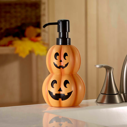 Avanti Linens – Distributeur de savon, pompe à lotion décorative pour comptoir de salle de bain ou de cuisine, décoration d'Halloween en résine peinte à la main (citrouilles empilées)