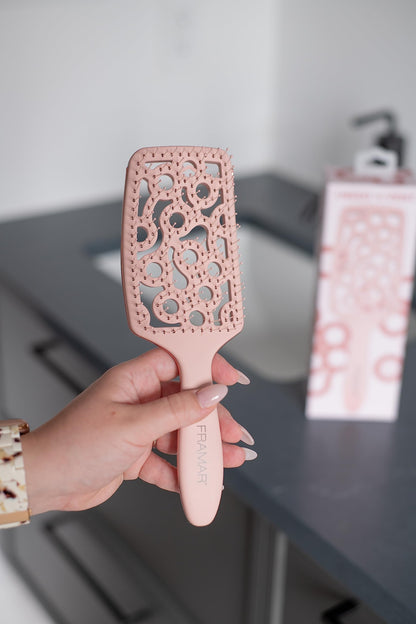 FRAMAR Professional Wet Hair Brush - Vented Hair Brush For Women, Curved Hair Detangler, Brosse a Cheveux, Curly Hair Brush Hair Dryer, Detangling Hair Brush (Champagne)