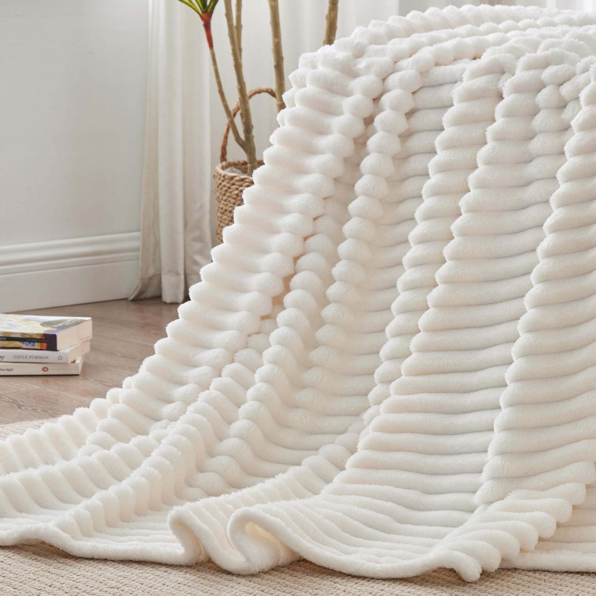 BEDELITE Fuzzy Throw Blankets Room Decor - Soft Cozy Fluffy Fleece Plush Warm Blanket, Cream White for Couch Sofa Bed, Bedroom Living Room Decor, Couverture, Gifts for Women Men Friends, 50"x60"