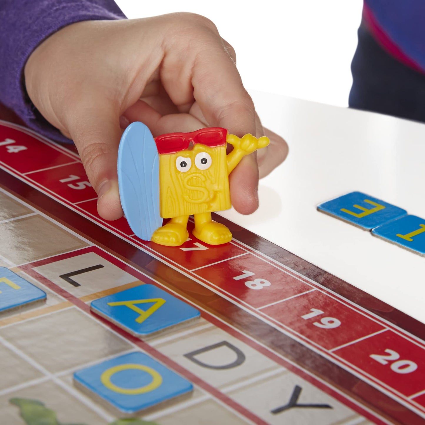 Hasbro Gaming Scrabble Junior Board Game | 2-4 Players | Family Educational Word Games for Kids | Back to School Gifts for Classroom | Ages 5+ Hasbro Gaming