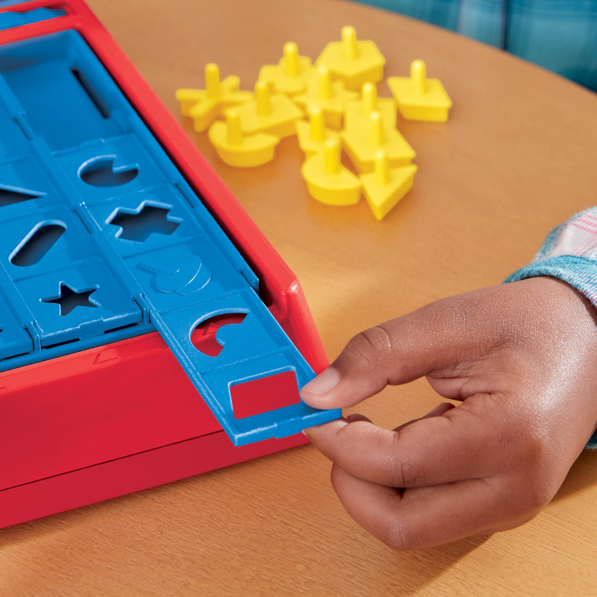 Perfection Game for Kids Ages 5 and Up, Pop Up Game, Customize The Tray for Over 250 Combinations, Kids Games, Games for 1+ Players (English & French) Hasbro