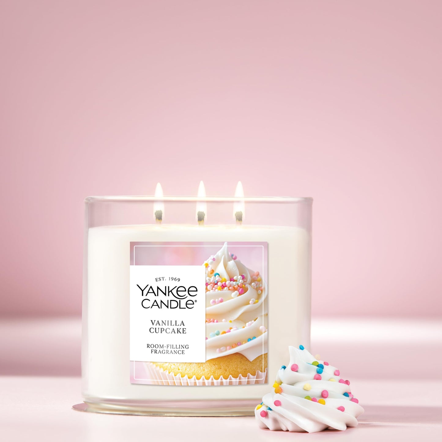Yankee Candle 3 Wick Candle Jar, Scented Candle with up to 40 Hours of Burn Time, Premium Plant Wax Blend for Consistent Long Lasting Scent from First to Last Burn, Vanilla Cupcake Yankee Candle