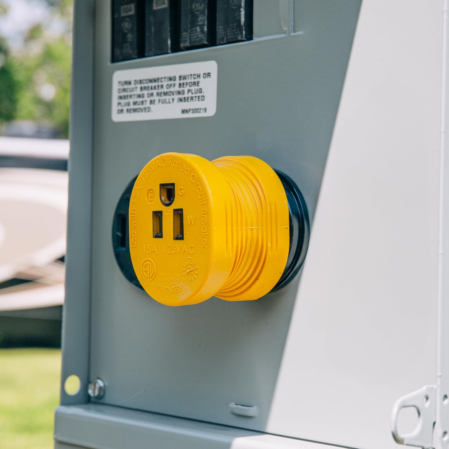 Camco PowerGrip 30AM/15AF Camper/RV Electrical Adapter Features 30-Amp Male & 15-Amp Female Connections - Designed w/Non-Slip Grooves & Contoured Ends for Easy Removal - Rated for 125V/1875W (55233) 🍁 All In One Marketplace Canada