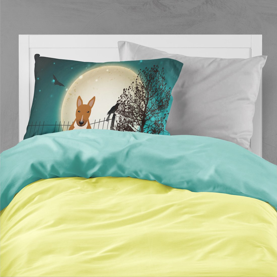 Taie d'oreiller standard Caroline's Treasures BB2324PILLOWCASE, motif Halloween Bull Terrier effrayant sur fond rouge, tissu léger, ultra-douce, facile d'entretien, taie d'oreiller décorative, standard