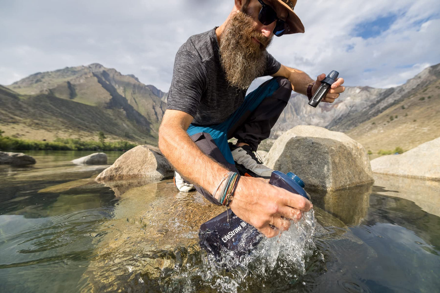 LifeStraw Peak Series - Collapsible Squeeze Bottle Water Filter System – 650ml for Trail Running, Through Hiking, Travel, Cycling, and Fishing; BPA-Free; Dark Mountain Gray 🍁 All In One Marketplace Canada