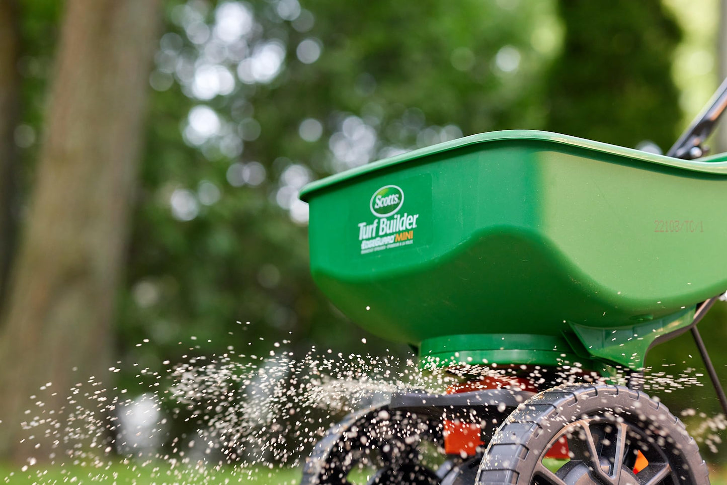 Scotts 3219 Turf Builder Starter Lawn Food for New Grass 24-25-4, 4.7kg for Coverage of 320m² - Available at All In One Marketplace Canada