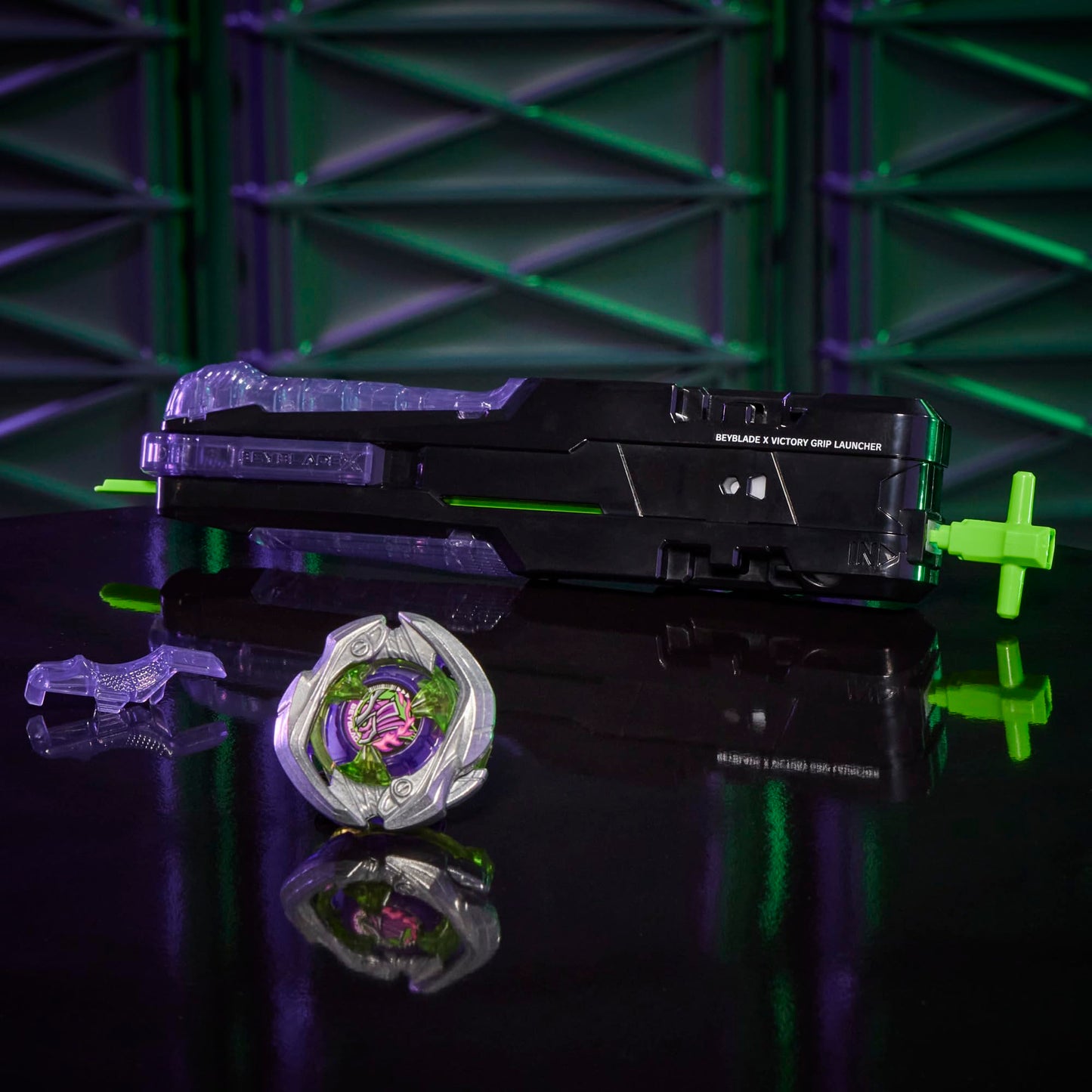 Beyblade X Official Victory Grip Right-Spin Launcher Set with Takara Tomy Attack Type Top Right-Spinning Top Toy, Battling Tops Game Toys, Ages 8+ BEYBLADE