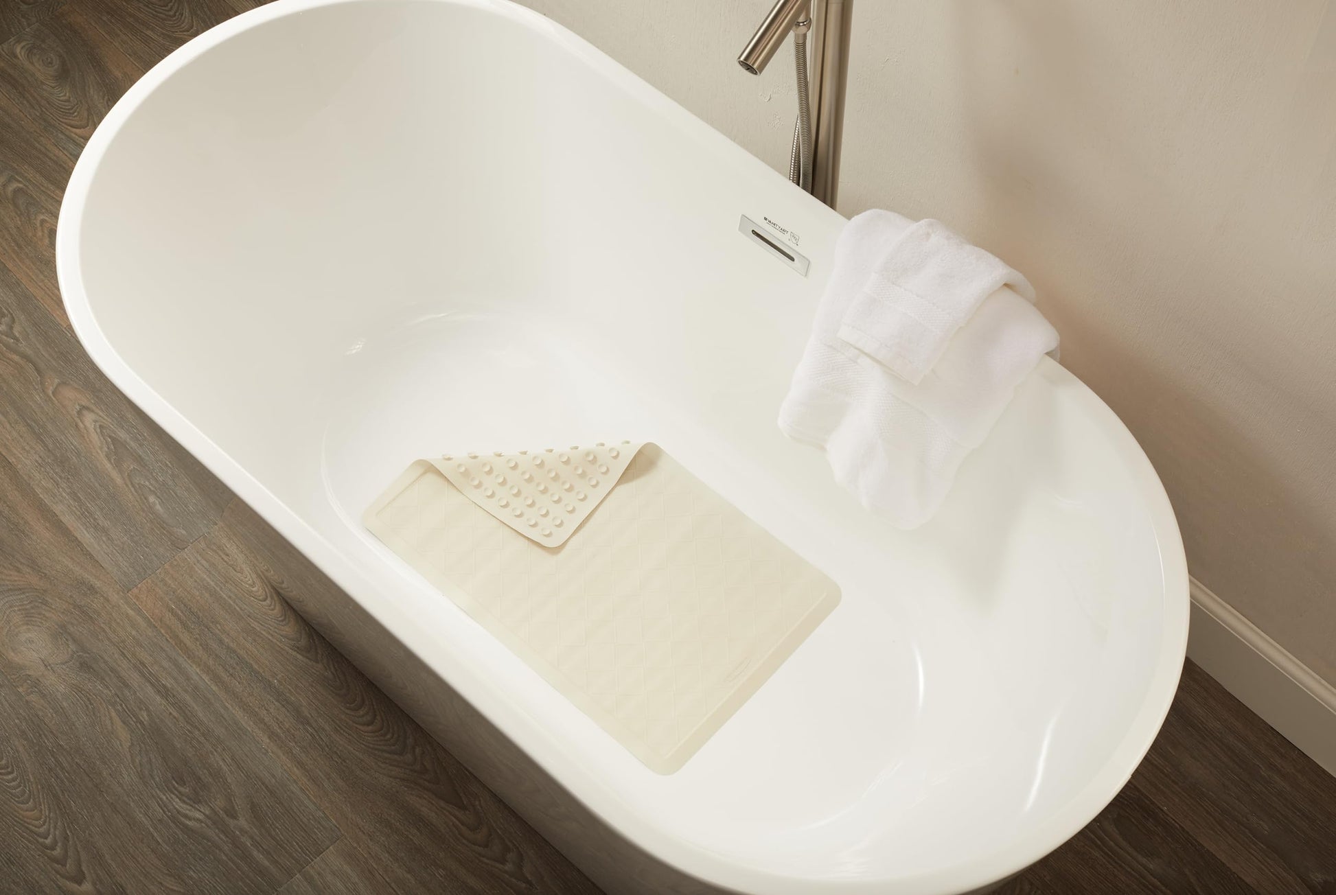 Rubbermaid Commercial Products Bath Tub and Shower Mat | Medium - 14 x 24 in. | White | Machine Washable | Safti-Grip Non-Slip Bathroom Mat with Suction Cups for Home/Hotel/Shower/Bathtub - Available at All In One Marketplace Canada