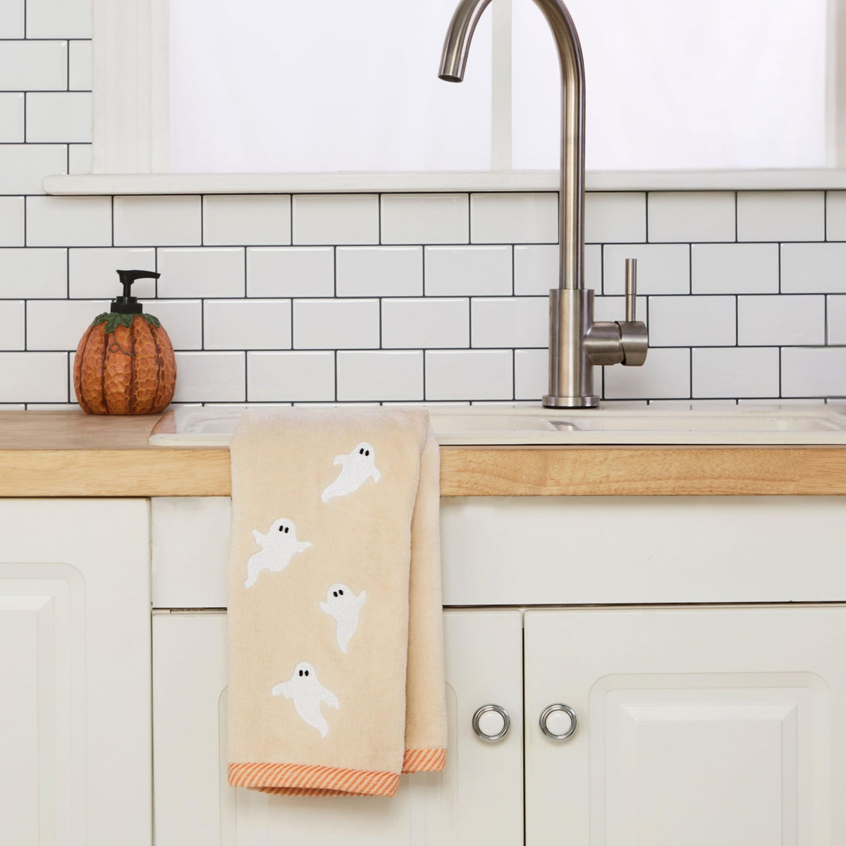 Ensemble de 2 essuie-mains SKL Home Halloween à motifs de fantômes pour salle de bain, cuisine, bar et cadeau
