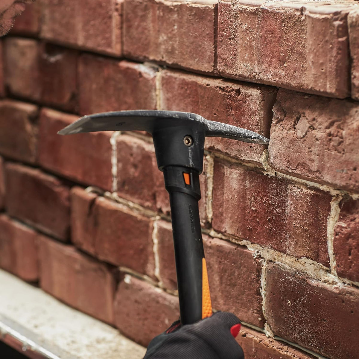 Fiskars Pro IsoCore 14" 2-in-1 Pickaxe & Hoe, Shock Reduction, 1.5 lb