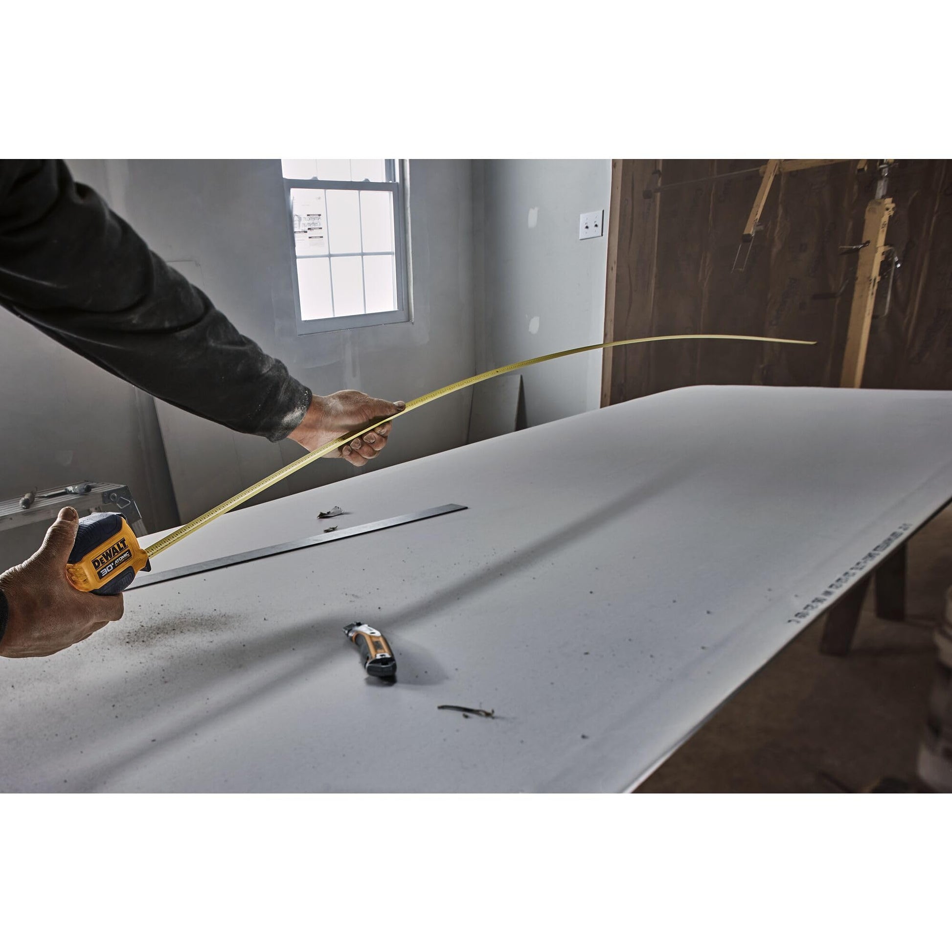 Dewalt Atomic Compact Series 30' Tape Measure DEWALT