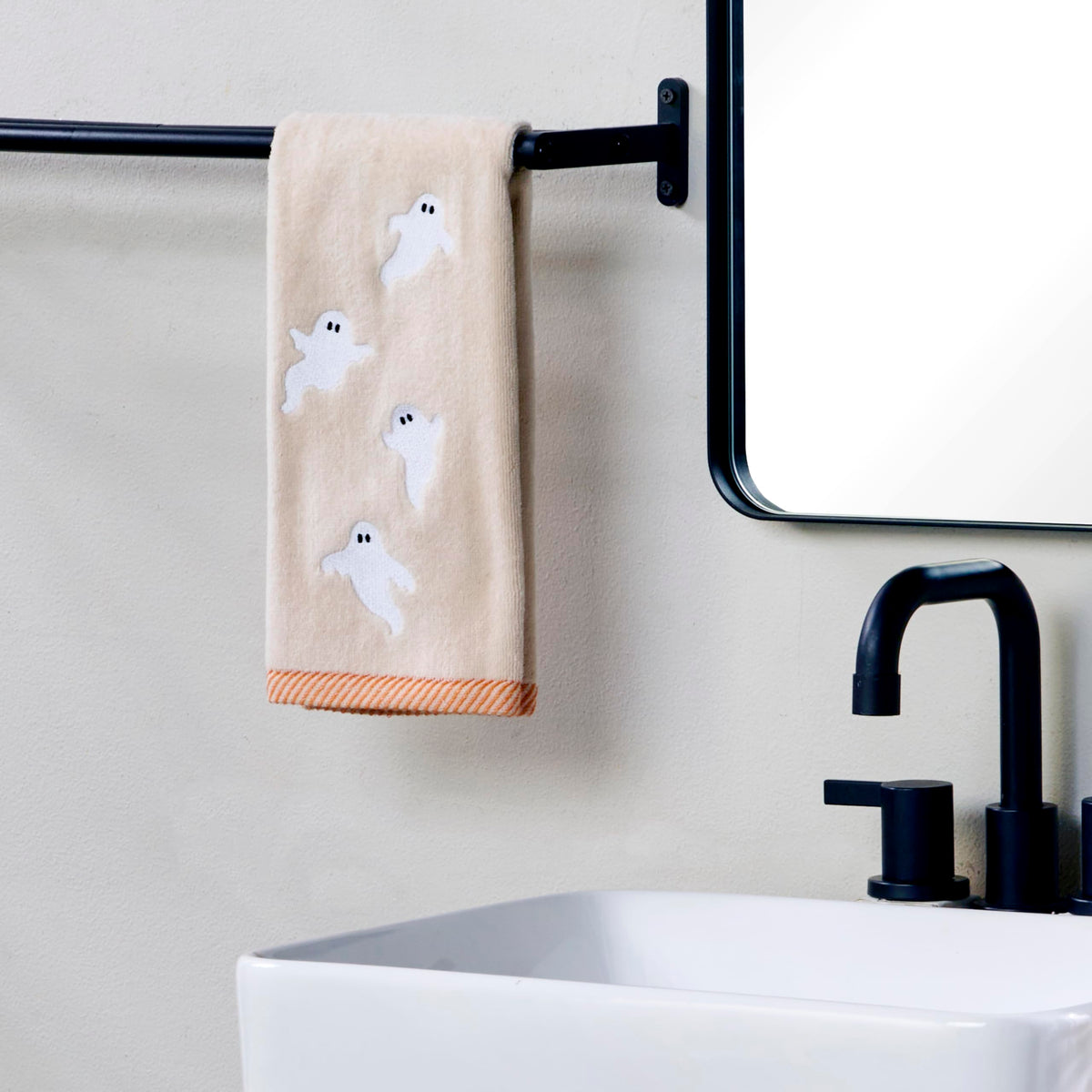 Ensemble de 2 essuie-mains SKL Home Halloween à motifs de fantômes pour salle de bain, cuisine, bar et cadeau