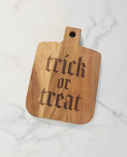 Oneida Serveware, Trick-or-Treat Cheese Board, Made of Acacia Wood, Cheese Server, Halloween Decor Indoor, Perfect for Halloween Party, Fall Decor for Home, Hand Wash Only (1 Piece, 9.6 x 6.8-inch)