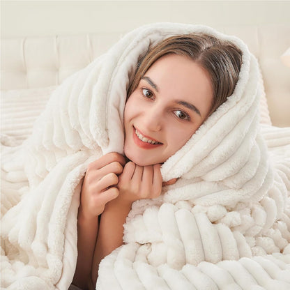 BEDELITE Fleece King Comforter Set, Soft Fluffy Bedding Set, White 🍁 All In One Marketplace Canada