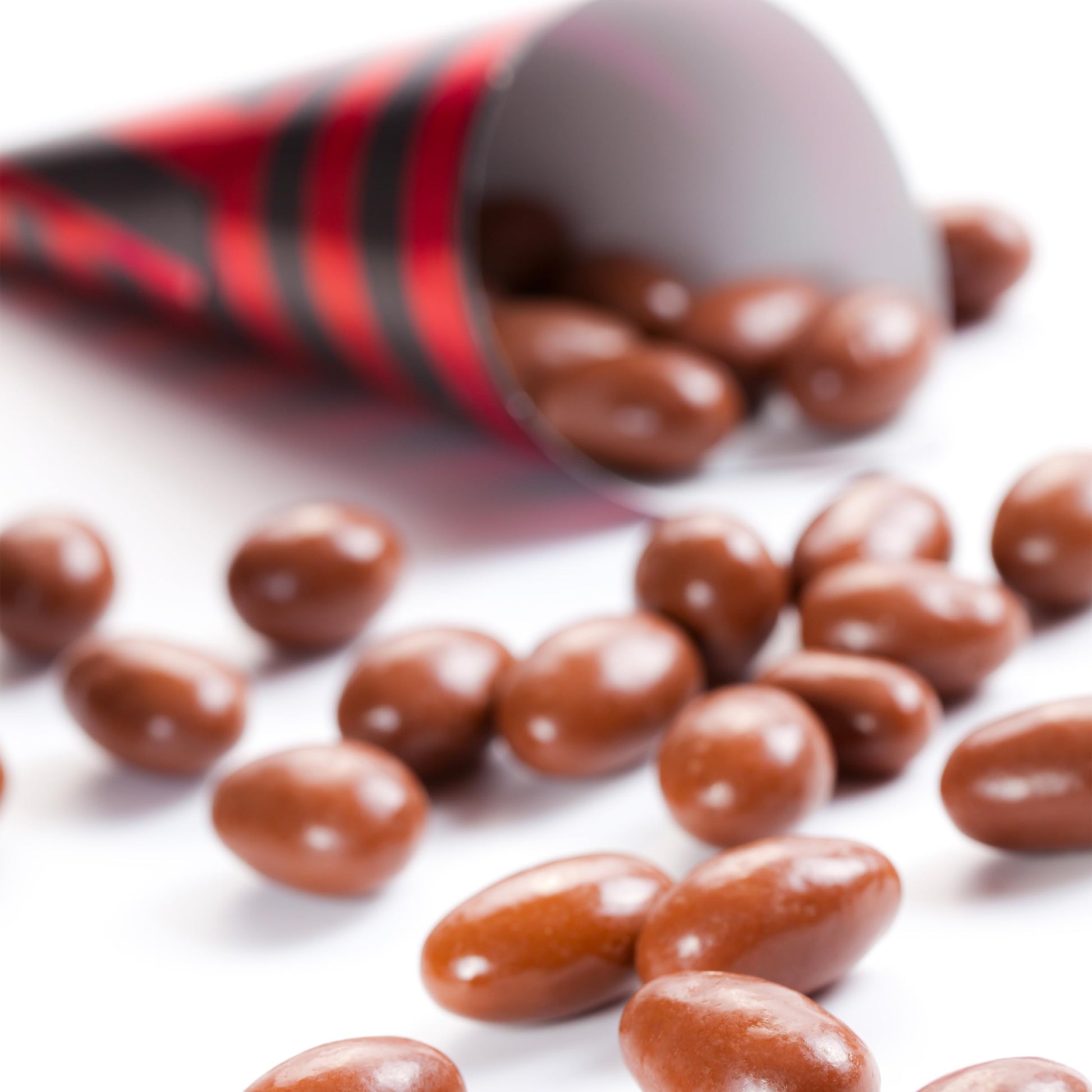 Yupik Dark Chocolate Almonds – 60% Cacao, 1 kg, Kosher Certified, Whole Nuts with Rich Chocolate Coating