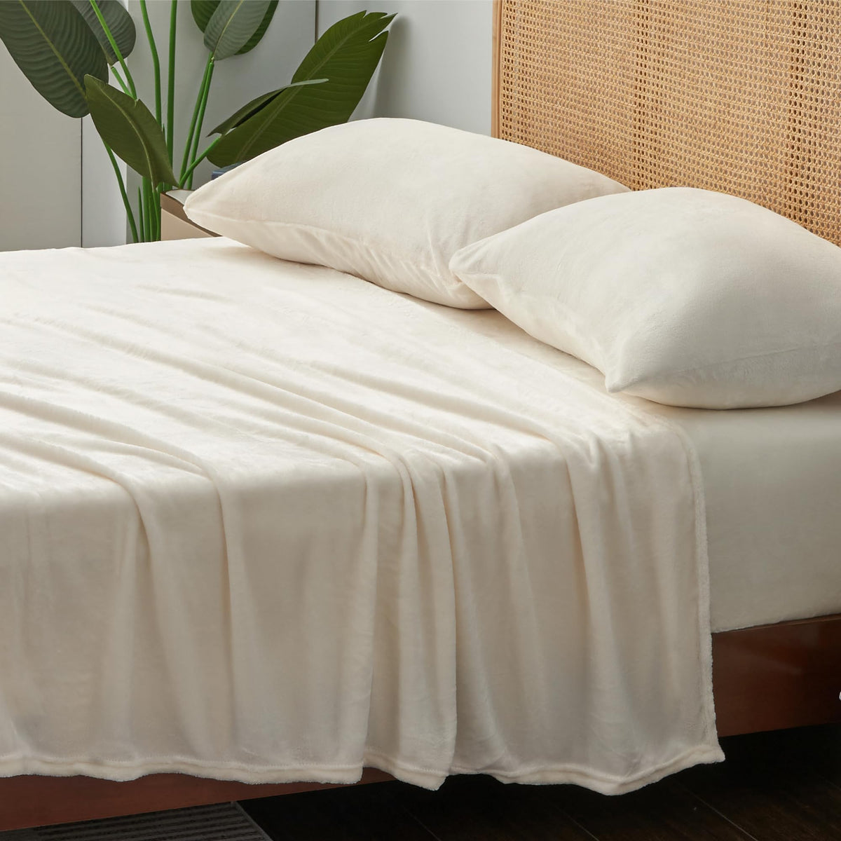 BEDELITE Flannel Sheets King Size Bed Set, White, 4 Pieces 🍁 All In One Marketplace Canada