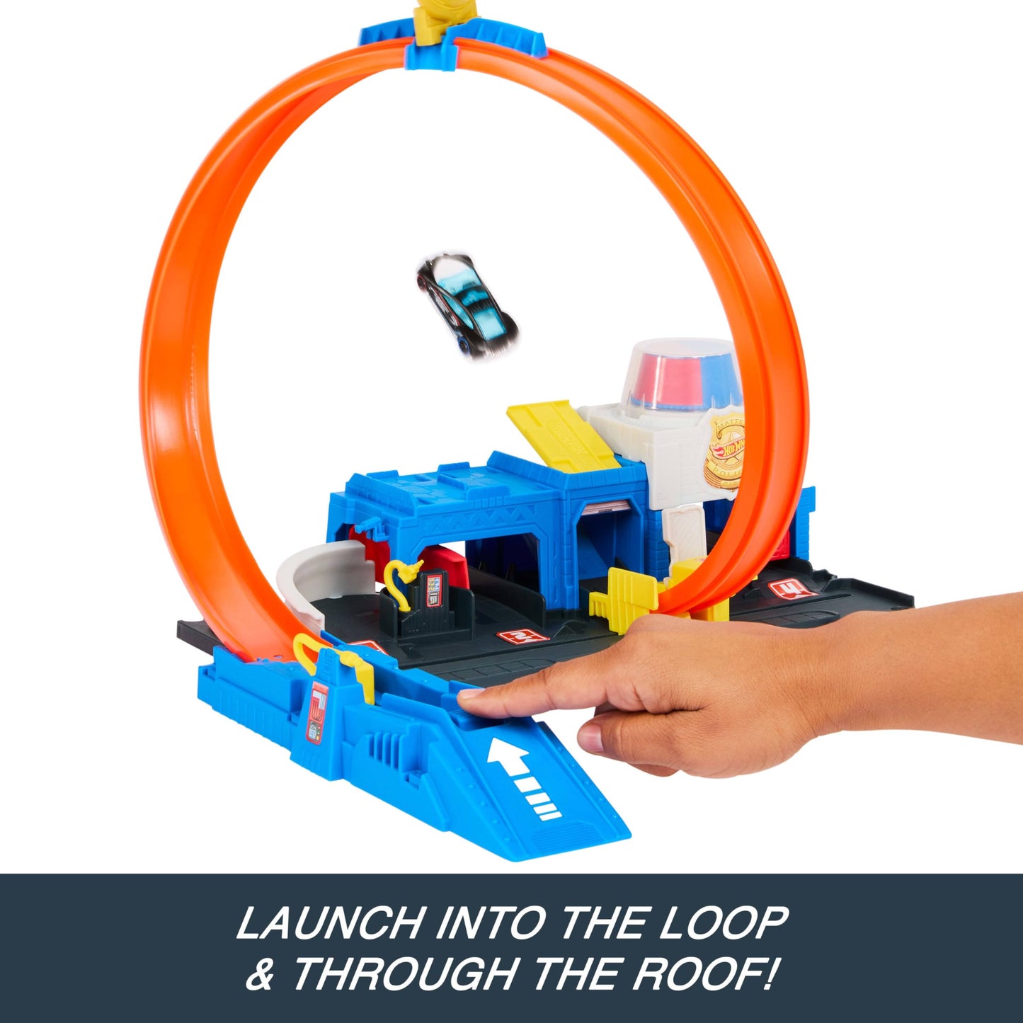 Hot Wheels Toy Car Track Set, Super Police Station Playset with 1:64 Scale Die-Cast Vehicle, Adjustable Loop for Multiple Ways to Race & Stunt Hot Wheels