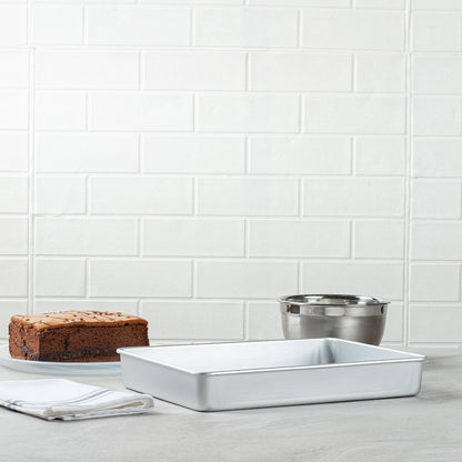 Restaurantware-Met Lux 13 x 9 x 2 Inch Straight-Sided Baking Tin, 1 Rectangular Cake Pan - Oven-Ready, Freezable, Anodized Aluminum Baking Sheet Cake Pan, Greaseproof, for Birthday