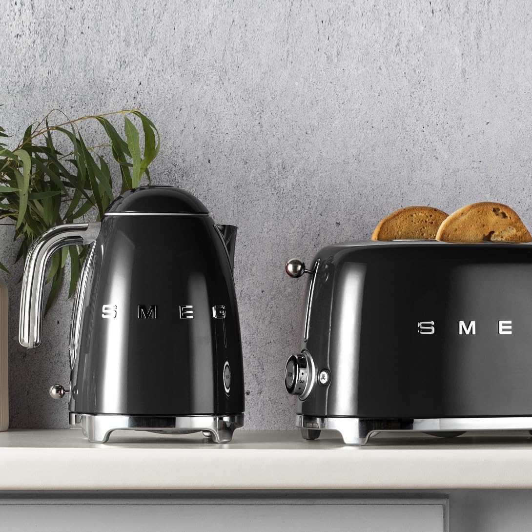 Smeg 50's Retro Style Kettle, 1.7L, 7 Cups, Automatic Shut Off, Black, KLF03BLUS Smeg