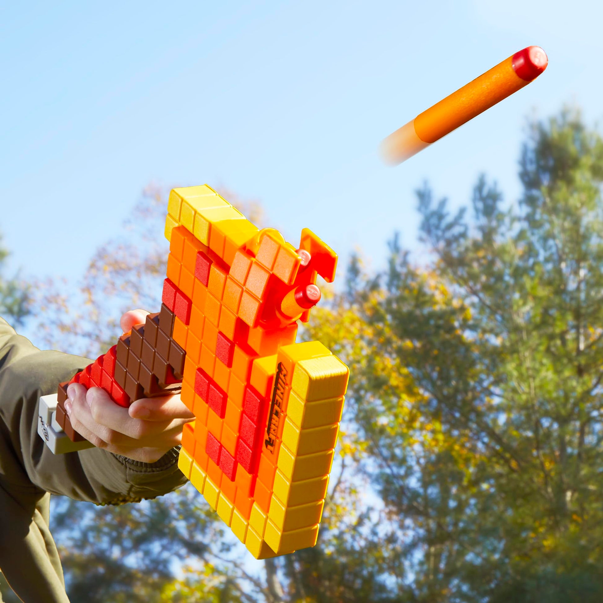 Nerf Minecraft Firebrand, Dart Blasting Axe, 6 Nerf Elite Foam Darts, Design Inspired by Minecraft Axe in The Game, Pull Down Priming, Minecraft Toys Nerf