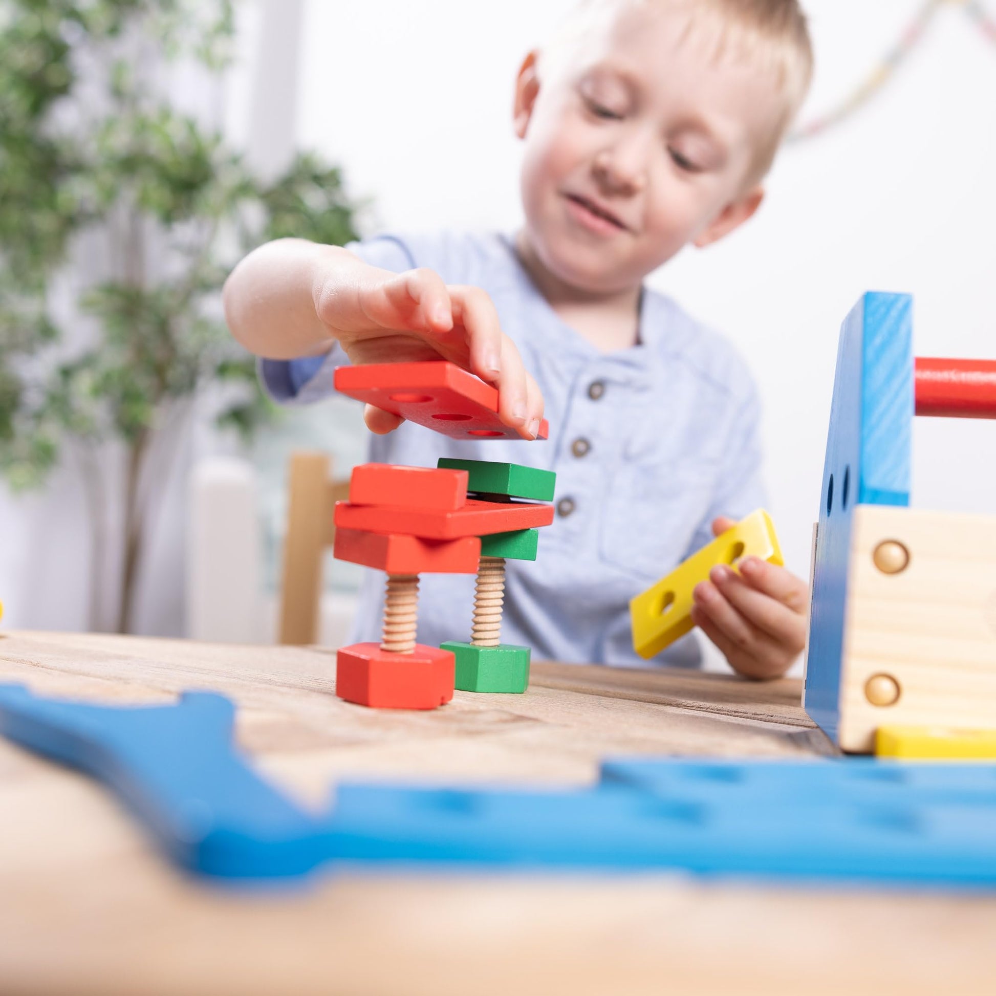Melissa & Doug Take-Along Tool Kit Wooden Construction Toy (24 pcs) Toy Tools, Wooden Tool Set for Toddlers and Kids Ages 3+ Melissa & Doug