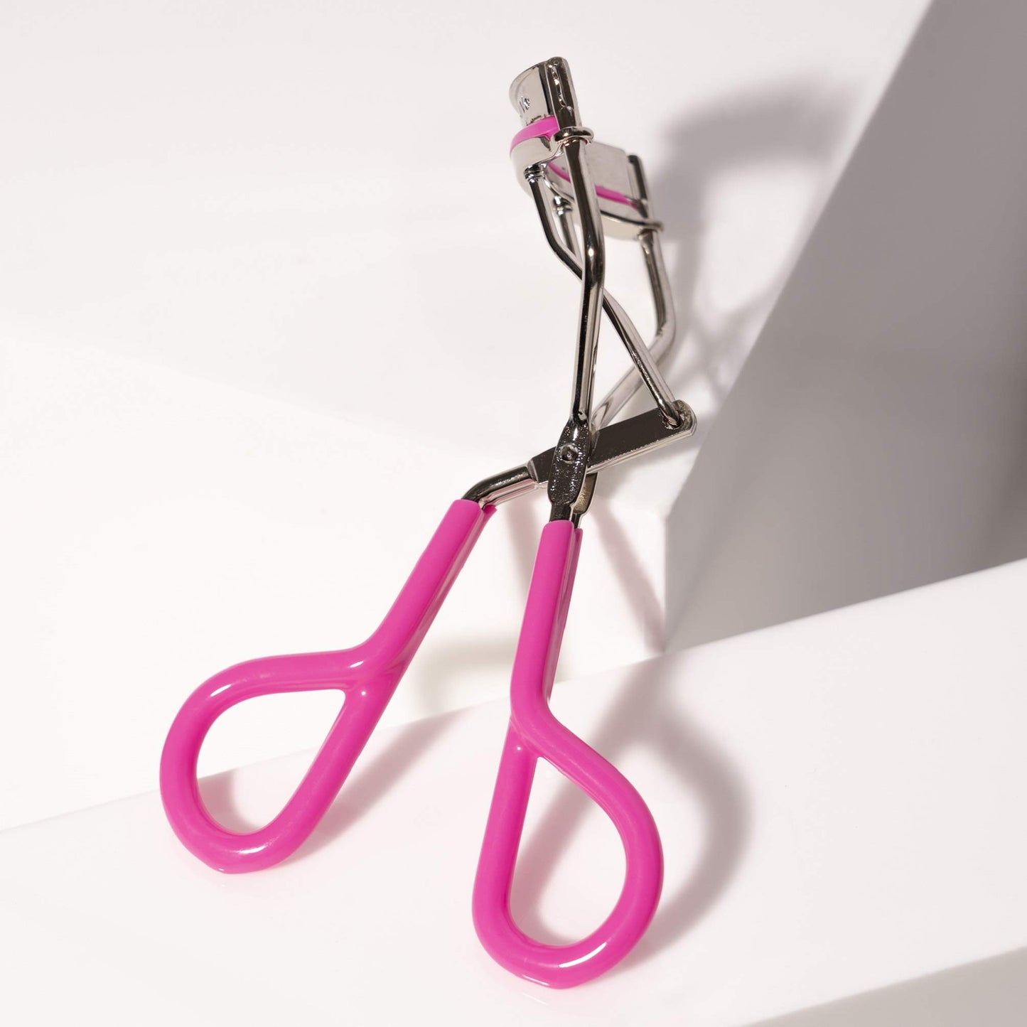 TWEEZERMAN Neon Great Grip Eyelash Curler, Pink, 0.3 Ounce Tweezerman