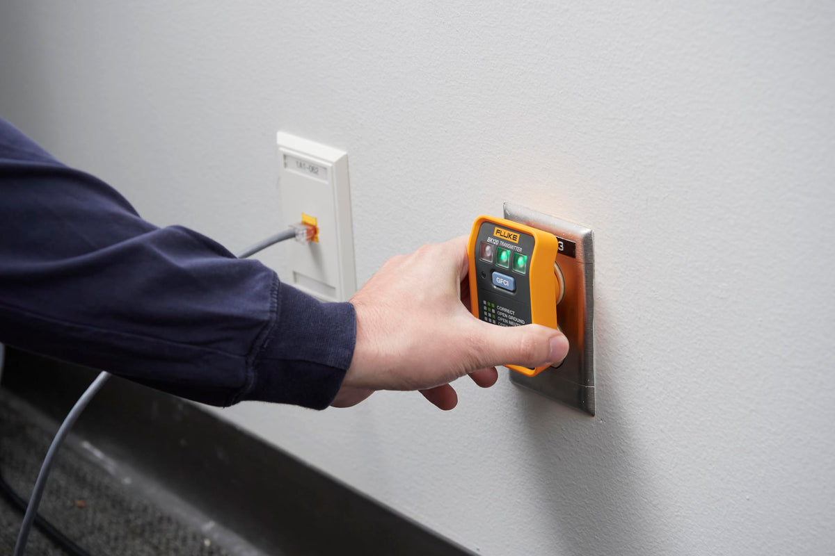 Fluke BK120 SmartTrace Breaker Finder and Socket Tester