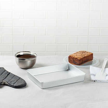Restaurantware-Met Lux 13 x 9 x 2 Inch Straight-Sided Baking Tin, 1 Rectangular Cake Pan - Oven-Ready, Freezable, Anodized Aluminum Baking Sheet Cake Pan, Greaseproof, for Birthday