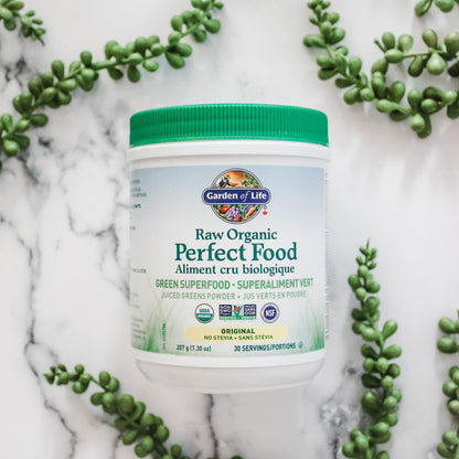 Garden of Life Raw Organic Perfect Food Green Superfood Original 207 gram."Raw Organic Perfect Food is packed with 40 nutrient-dense ingredients, including freshly harvested greens that are low-temperature dried to lock in nutrition, along with sprouts, f