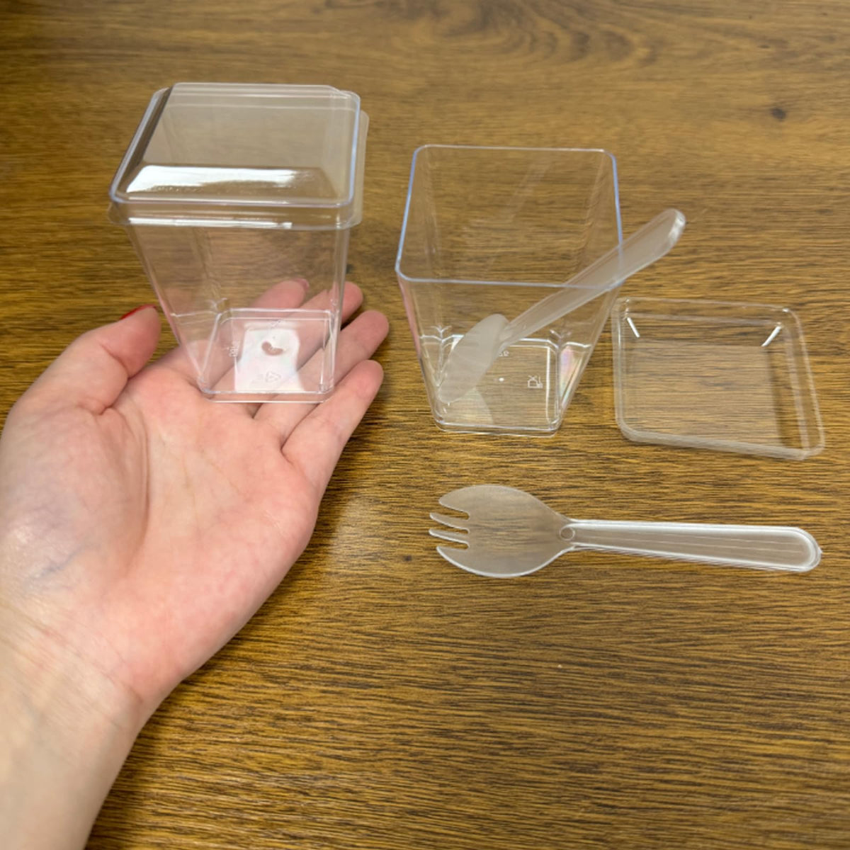 Toowood 100pcs Clear Dessert Cups with Lids and Spoons, 5.4oz Mini Dessert Cups Reusable Square Parfait Cup for Party Appertizer, Christmas 🍁 All In One Marketplace Canada