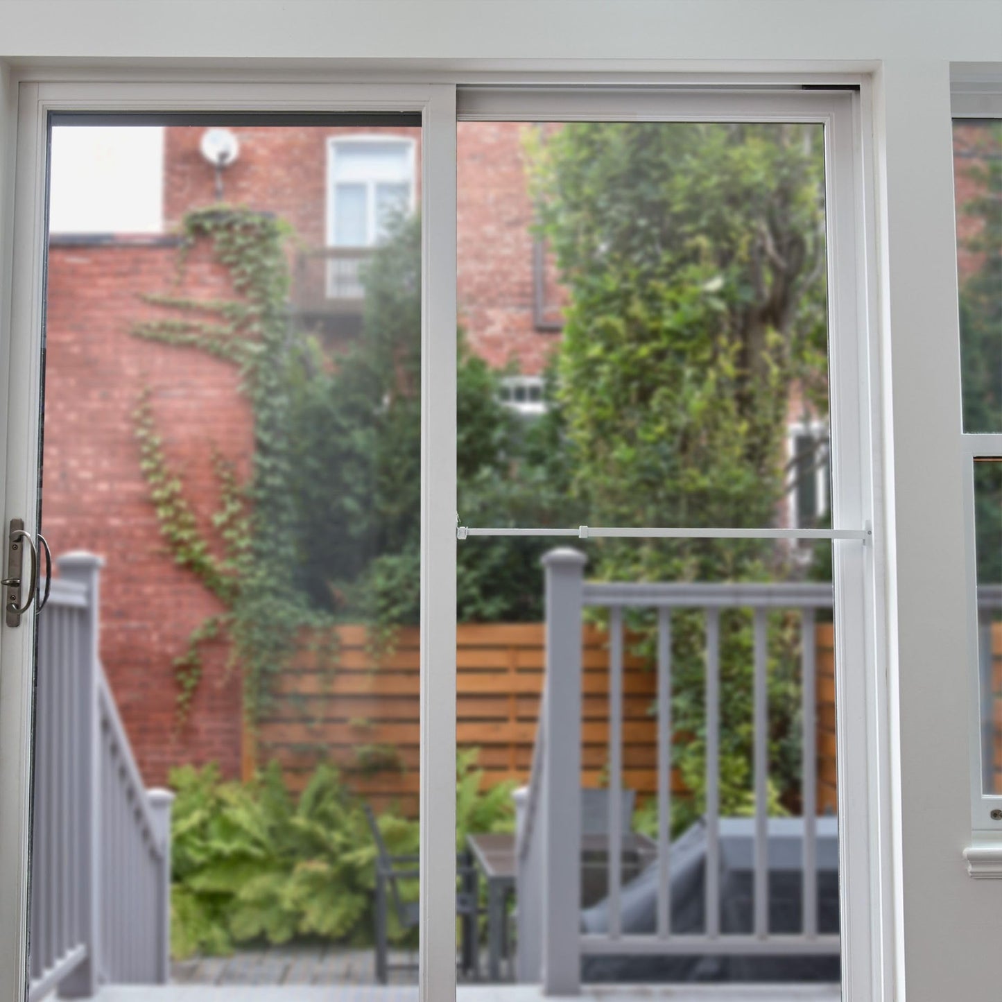 Ideal Security Sliding Patio Door Security Bar with Child-Proof Lock, Extendable, White (25.75-47.5 Inches) Ideal Security