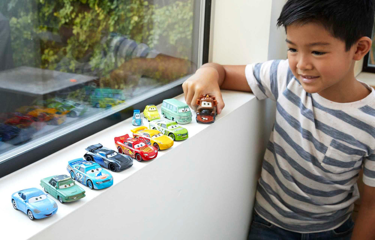 Mattel Disney Pixar Cars Die-Cast Mini Racers 10-Pack Vehicles, Miniature Racecar Toys For Racing, Small, Portable, Collectible Automobile Toys Based on Cars Movies, For Kids Age 3 and Up